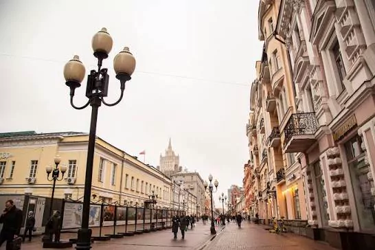 Пешеходная улица в центре Москвы